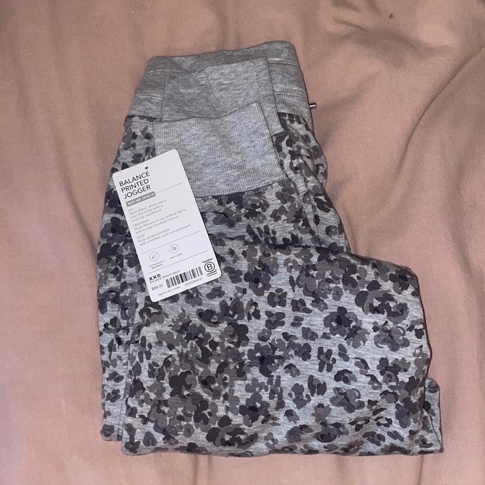 Athleta Balance Printed Jogger Gray Flowers